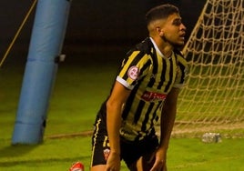 Mizzian pide «perdón» a la afición del San Roque de Lepe por su expulsión, que fue «un simple toque de cabeza con cabeza»