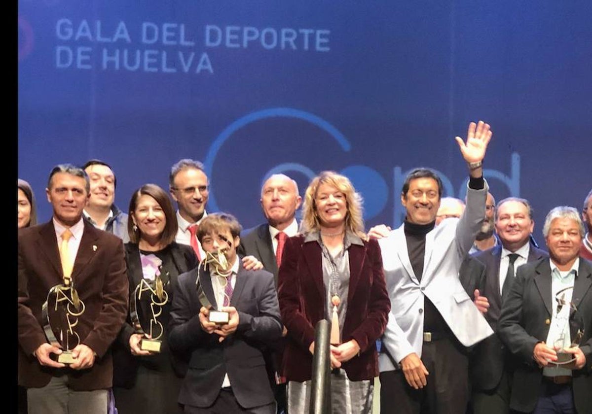 Foto de familia de la Gala del Deporte de Huelva
