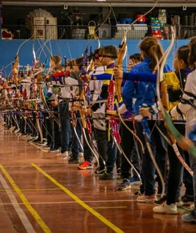 Imagen secundaria 2 - Leyre Fernández representa en Nimes al Club Asirio, que acude con 56 arqueros al Andaluz en Sala