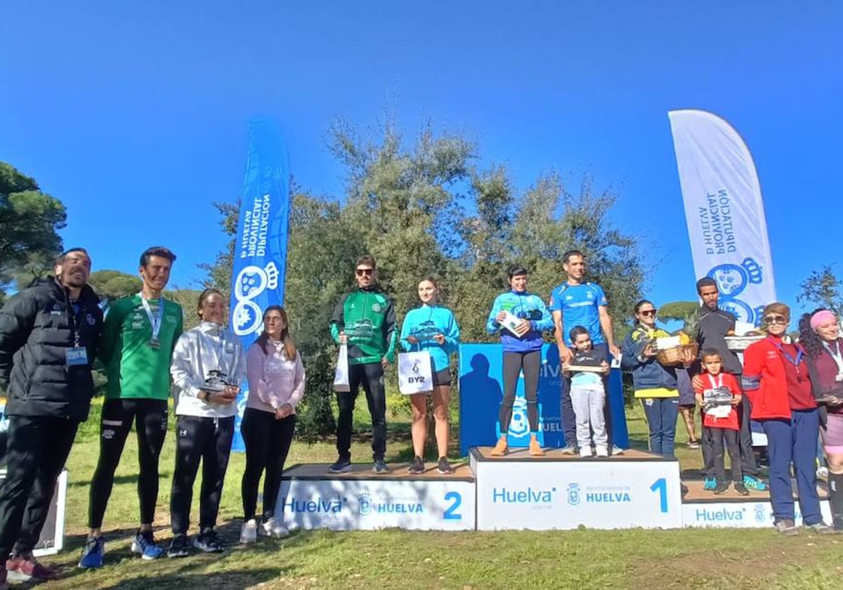 Podio con los mejores de la general del Cross Manuel Pulido