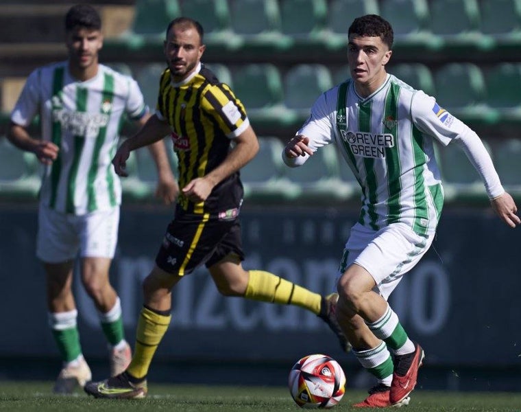 Jacobo Cornejo en un lance del choque disputado en la Ciudad Deportiva Luis del Sol