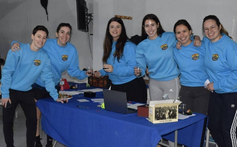 Imagen principal - Las organizadoras del torneo, campeonas Plata y subcampeonas Bronce