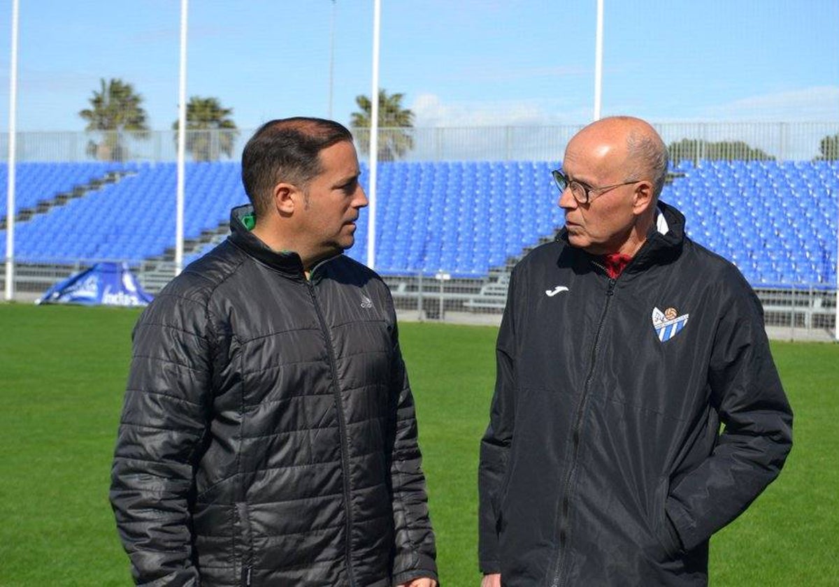 Paco Pichardo dialogando con Antonio Toledo en el entrenamiento de esta mañana