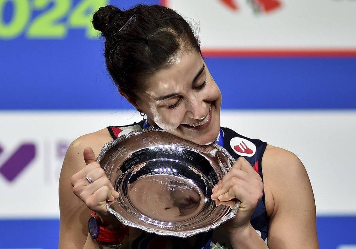 Carolina Marín en lo más alto del podium del All England nueve años después