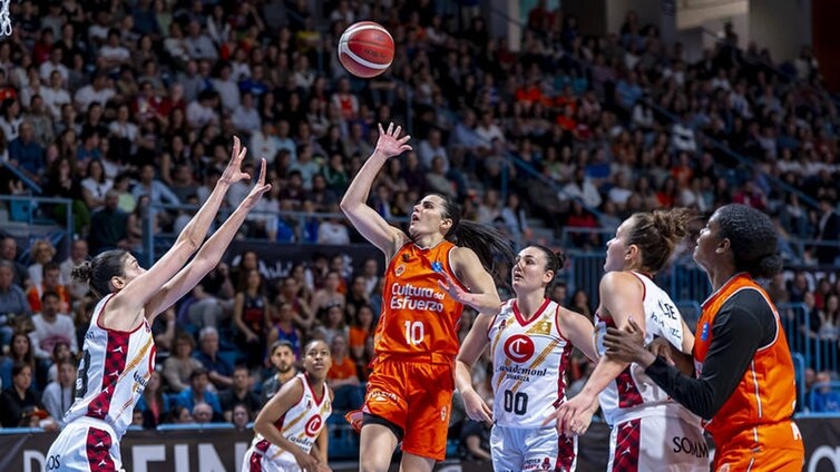 Valencia Basket levanta en Huelva la primera Copa de la Reina de su historia