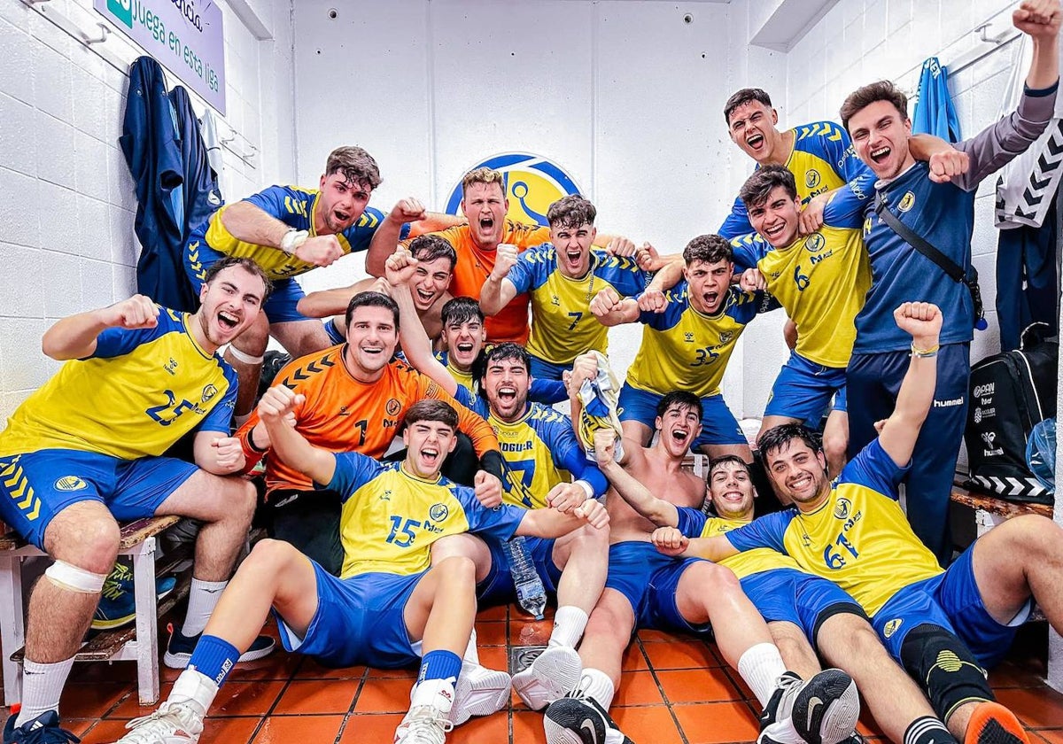 Los jugadores del conjunto moguereño celebran la clasificación para la final a cuatro