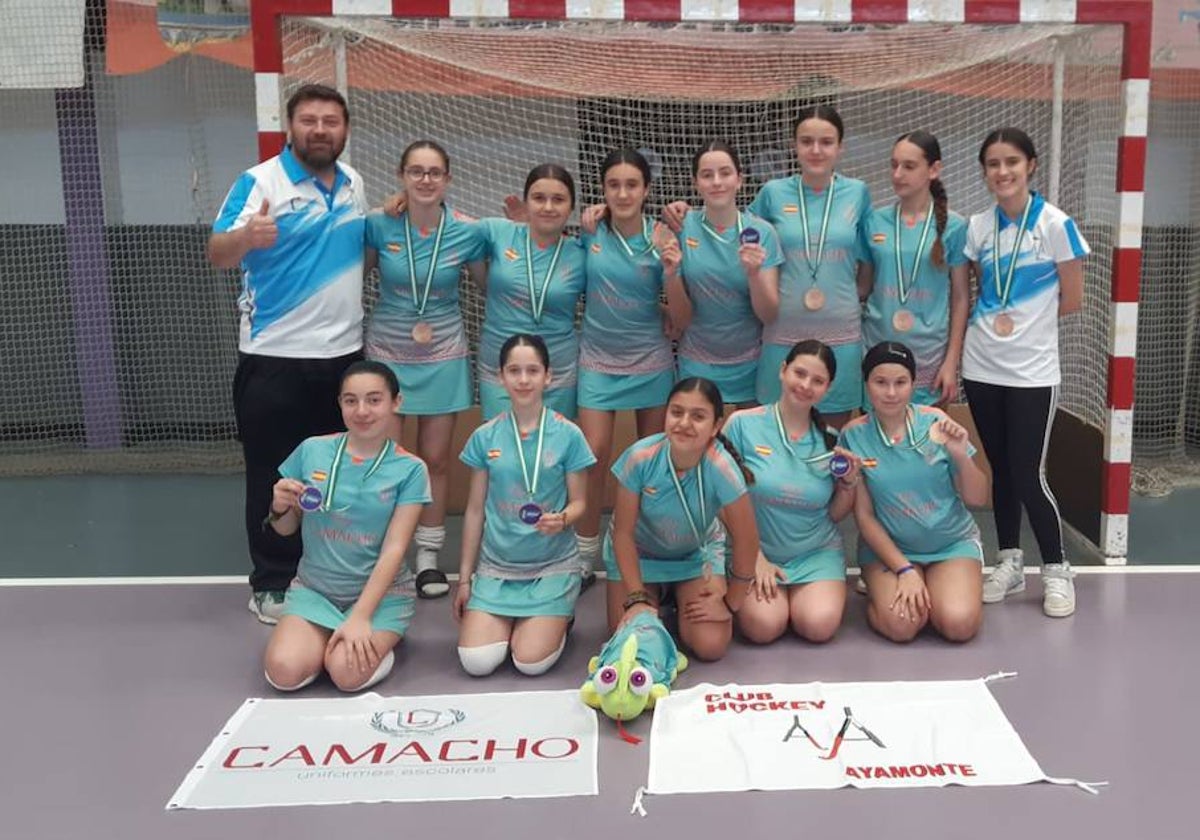 Equipo femenino del Club Hockey Ayamonte
