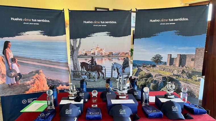 Algunos de los premios que concede el circuito onubense de golf a sus participantes