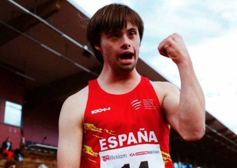 Imagen secundaria 1 - Nico Castaño y Blanca Betanzos arrasan en el Europeo Virtus con tres medallas cada uno