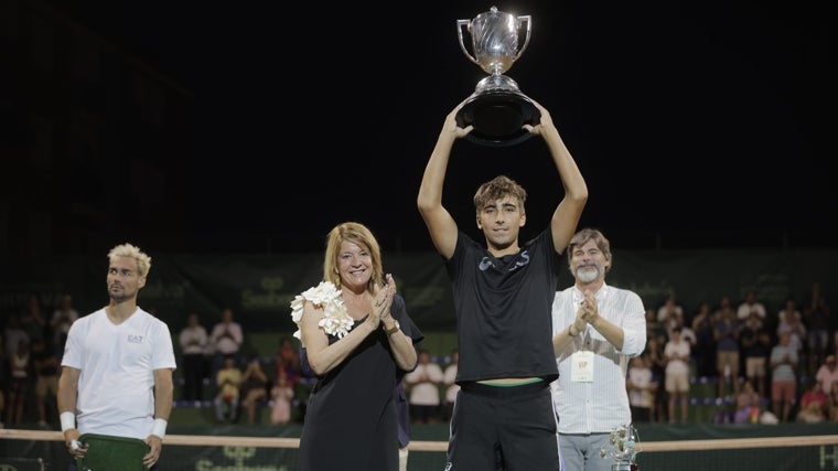 Mérida alza la Copa del Rey ante Fognini