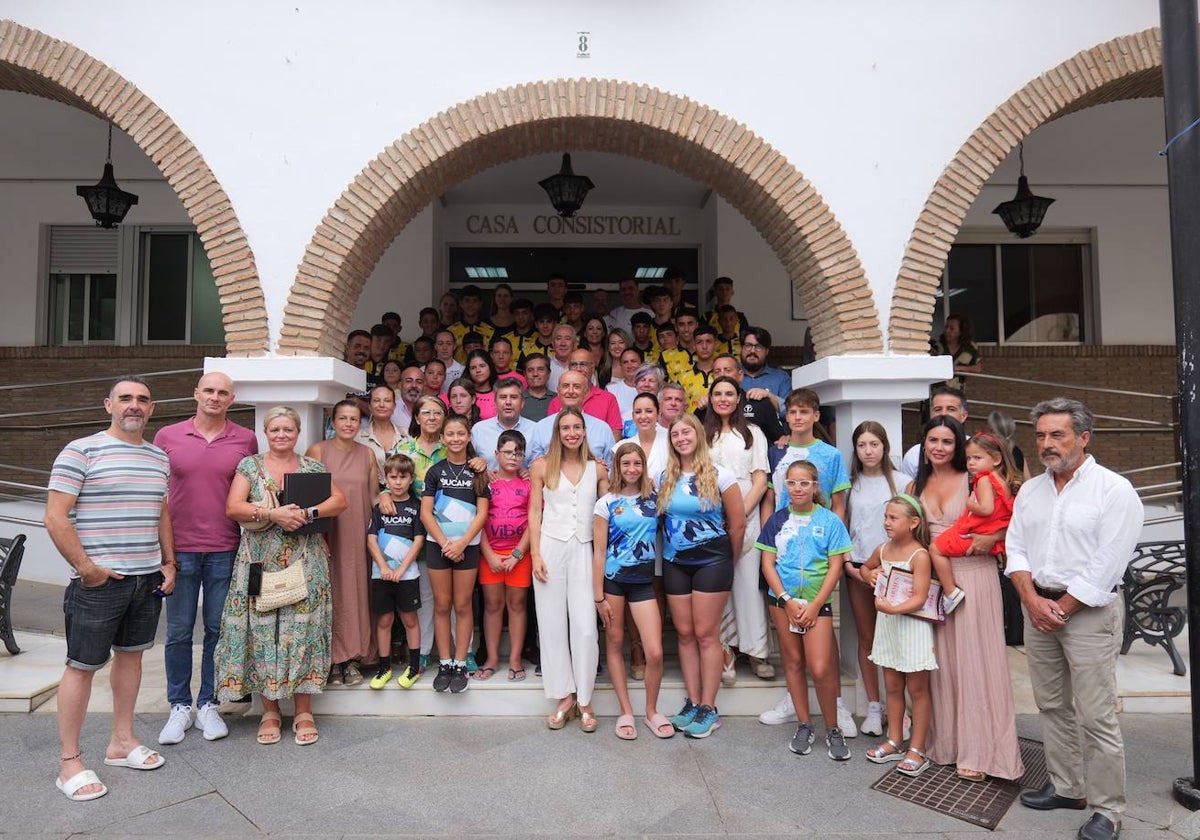 La olímpica Laura García-Caro ha sido recibida este martes en su pueblo