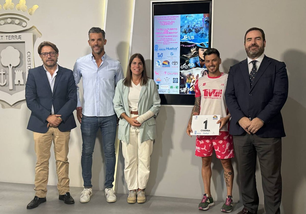 La presentación esta mañana de la prueba de Triatlón Olímpico 'Huelva Puerta del Descubrimiento'