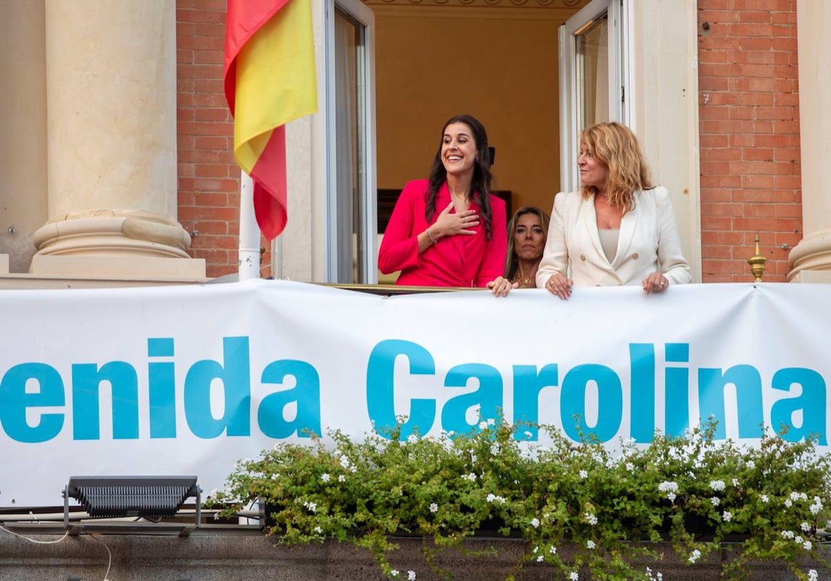 Carolina Marín, emocionada desde el balcón del Ayuntamiento de Huelva