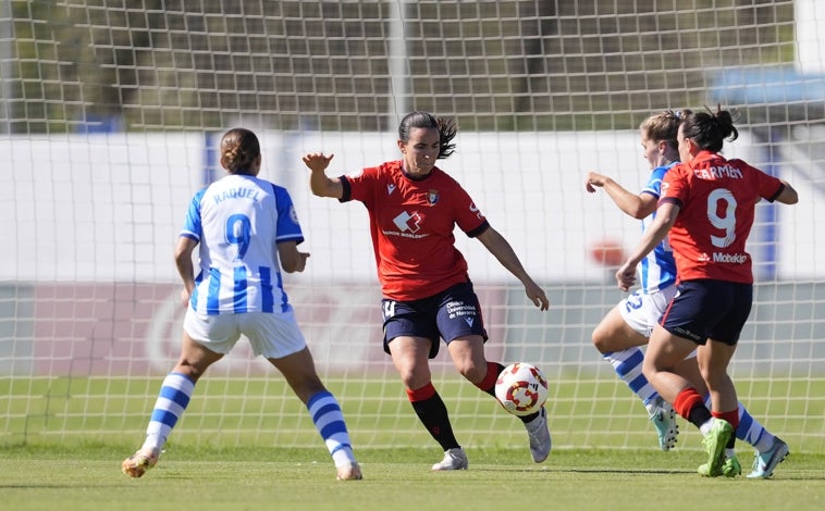 Imagen principal - El Sporting Huelva pierde la ventaja ante Osasuna (1-3)