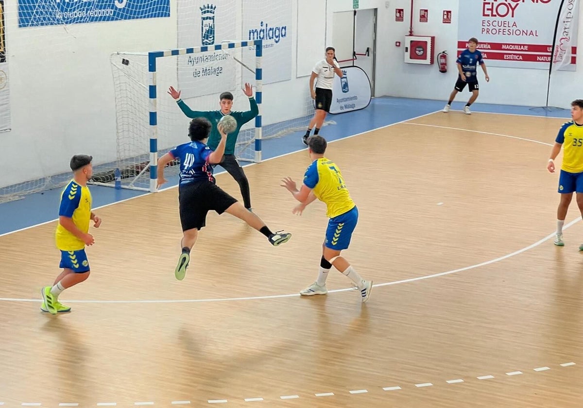 El PAN Moguer durante su derrota a domicilio ante el Balonmano Málaga