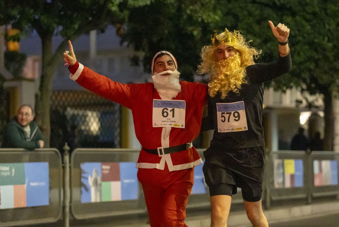La San Silvestre de Huelva 2024 y todos sus disfraces, en imágenes