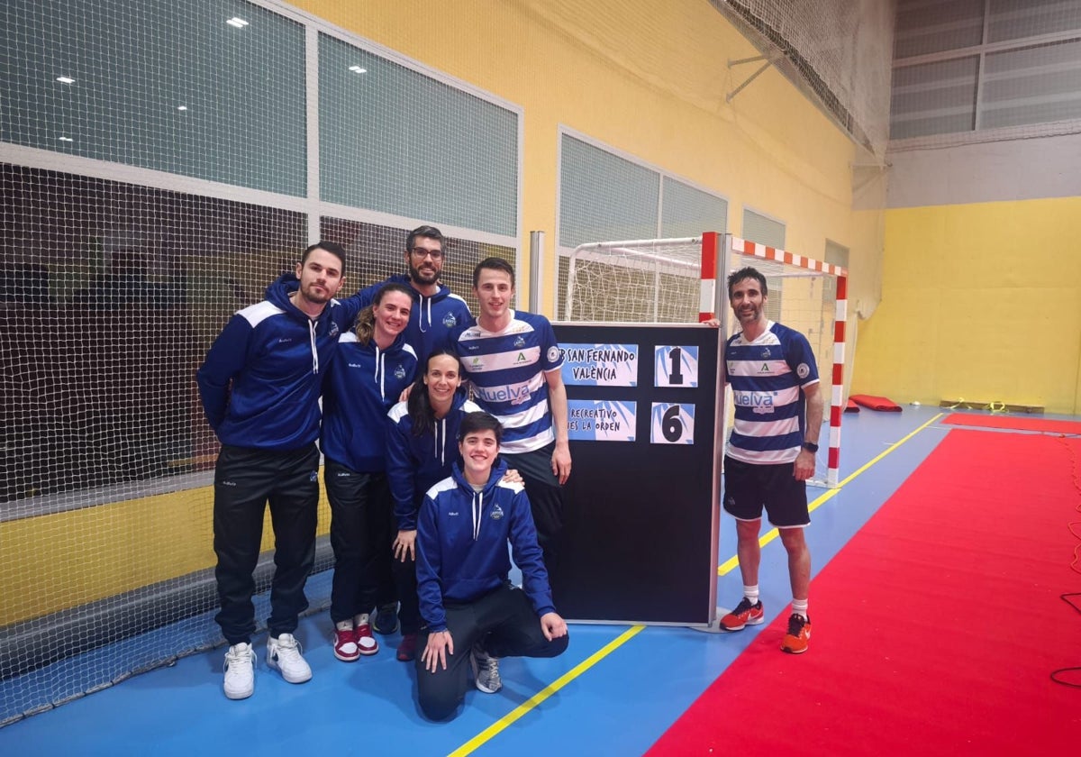 Los jugadores del CB IES La Orden celebran la victoria ante el CB San Fernando en Valencia