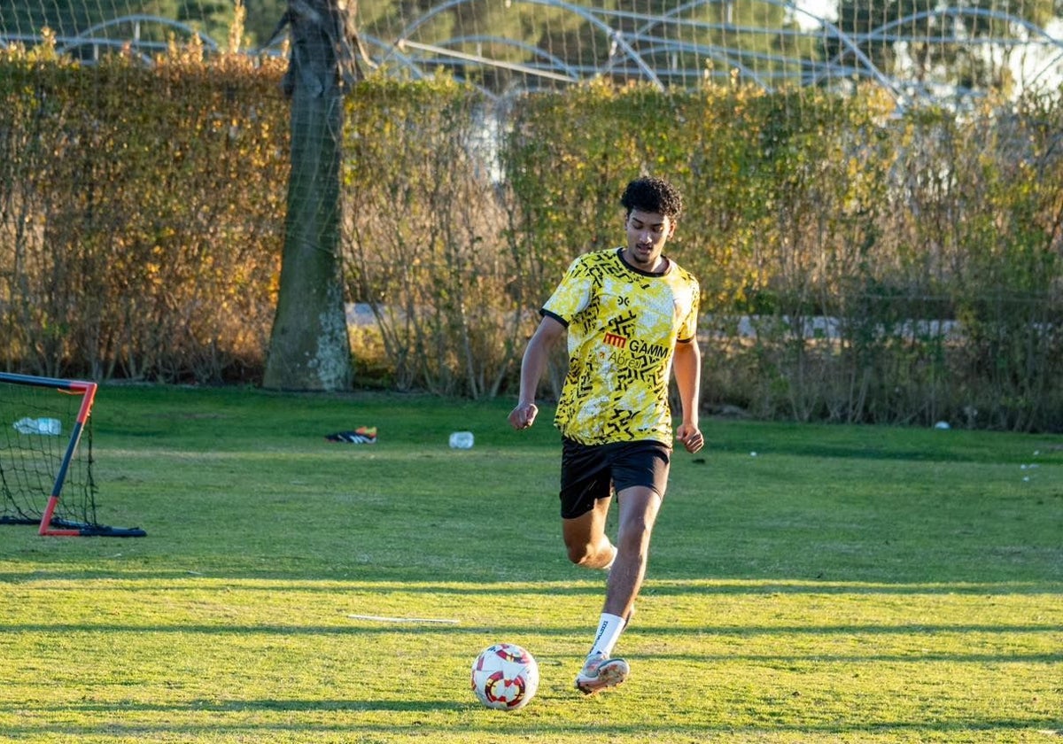 Ezekiel Frans durante un entrenamiento del San Roque de Lepe