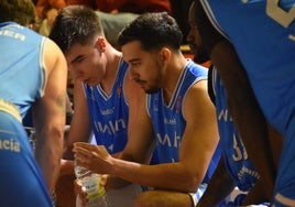 El Ciudad de Huelva se queda al borde del precipicio (84-64)