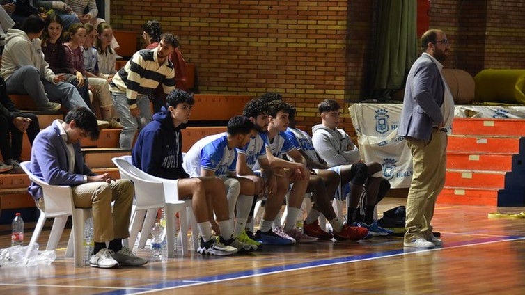 El Ciudad de Huelva, muy lejos de la épica: «Lamentamos mucho este descenso»