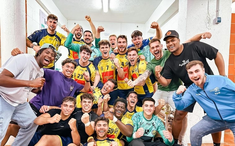 Imagen principal - Javi Ollero, sobre la salvación del PAN: «El equipo ha trabajado mucho y sin sucumbir a la tentación de bajar los brazos»