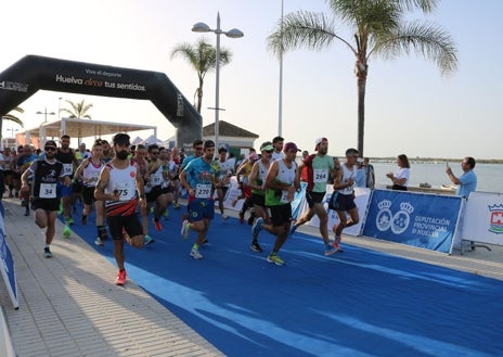 Imagen secundaria 1 - Victorias de Alejandro Illán y Paula Rodríguez en la XIII Media Maratón Ruta Hoteles Cartaya