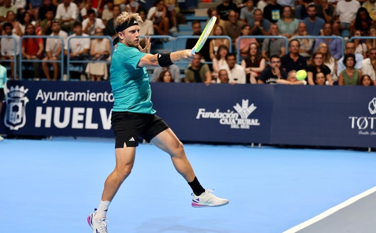 Imagen principal - Copa del Rey de Tenis de Huelva: Daniil Medvedev conquista ante Alejandro Davidovich la edición número 100