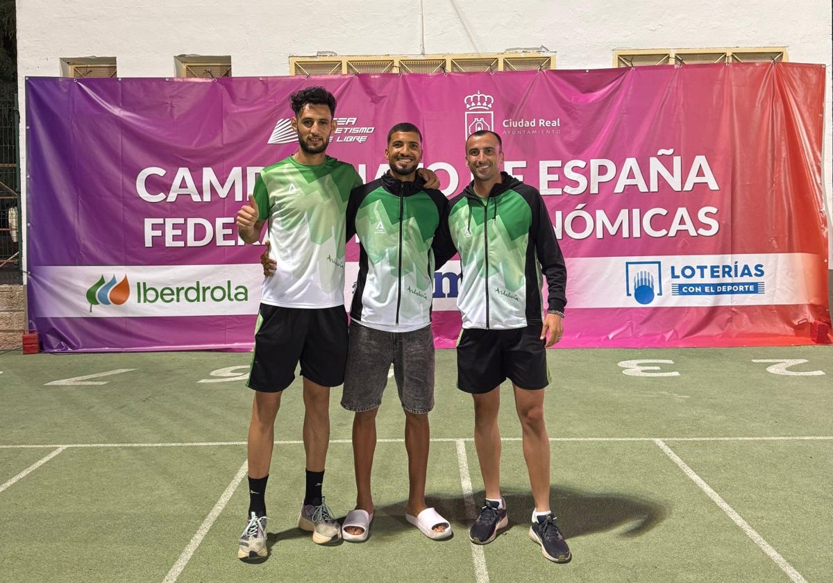 Mourad Ed Dafali, Zakaria Boufaljat y Carlos Martín, en el Campeonato de España de Federaciones Autonómicas