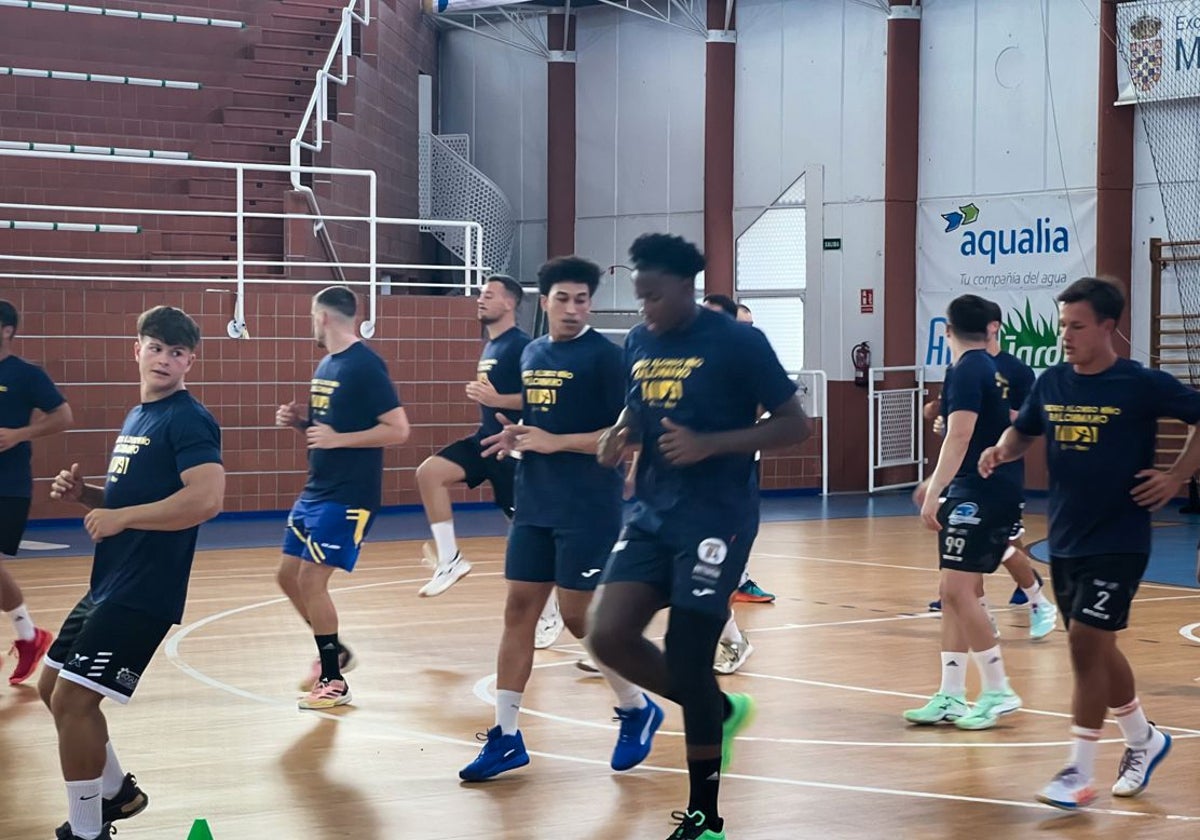 Entrenamiento del primer equipo del club amarillo