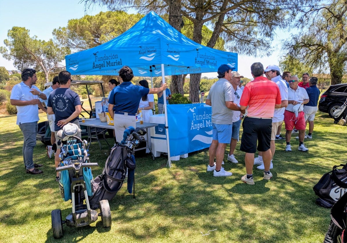 Momento de avituallamiento en el torneo solidario de golf