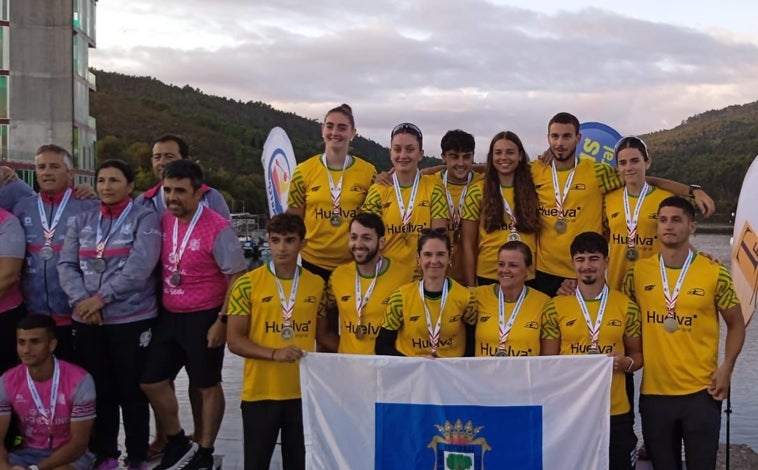Imagen principal - El Barco Dragón del CD Tartessos Huelva reina en el Campeonato de España