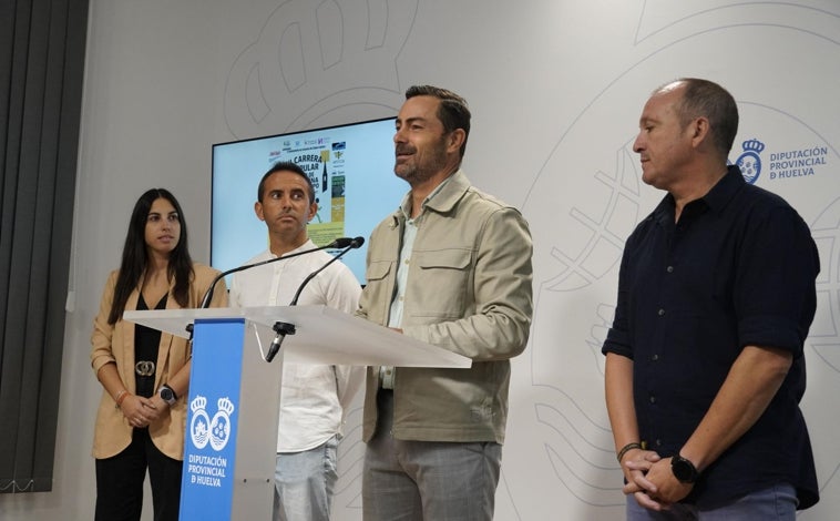 Imagen principal - Un pueblo de Huelva celebra este fin de semana su carrera popular en la que puedes ganar premios de 150 euros