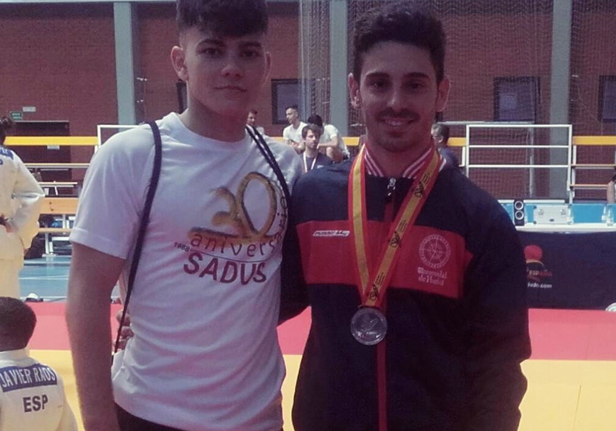 Sandro Martín, con su medalla de subcampeón de Andalucía absoluto