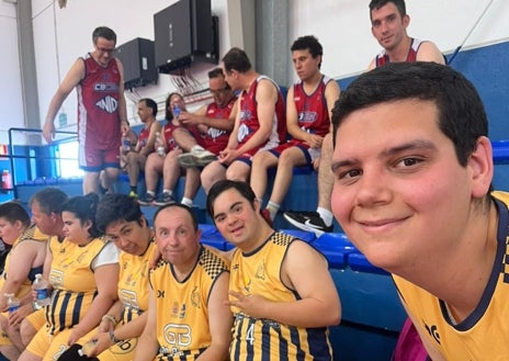Imagen secundaria 1 - CB Ciudad de Moguer: cuando la película &#039;Campeones&#039; es toda una realidad