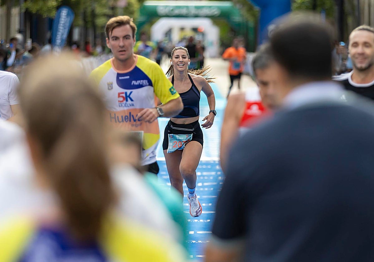 Corredores en la prueba 5k disputada este domingo