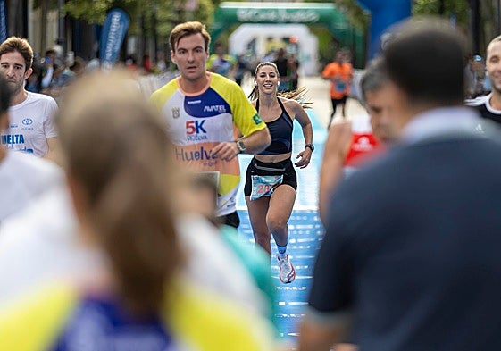 Corredores en la prueba 5k disputada este domingo