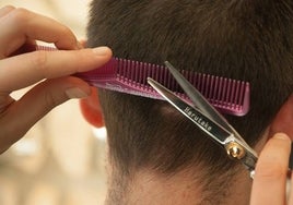 ¿Eres peluquero/a, buscas trabajo y quieres ganar 1.150 euros mensuales? Hay una oferta en Palos de la Frontera