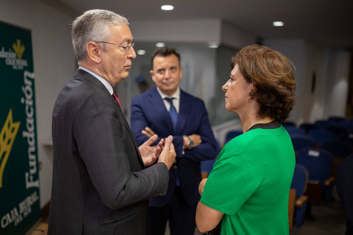 Primer encuentro 'La mirada económica' en Huelva