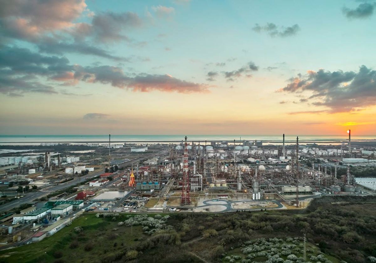 Vista del parque energético de Cepsa en Palos de la Frontera