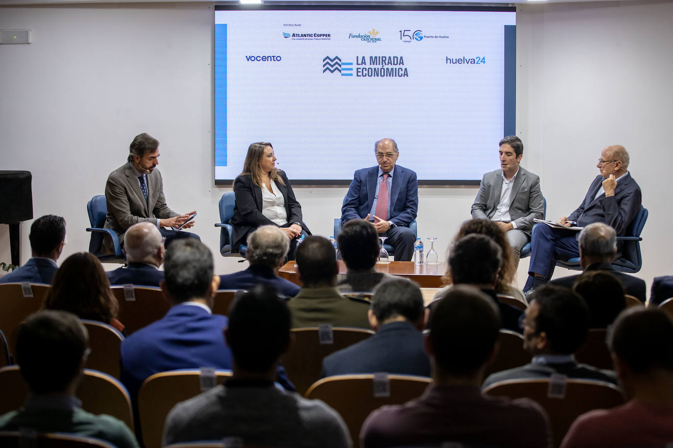 La mesa coloquio 'Un nuevo horizonte para la aeronáutica andaluza', en imágenes