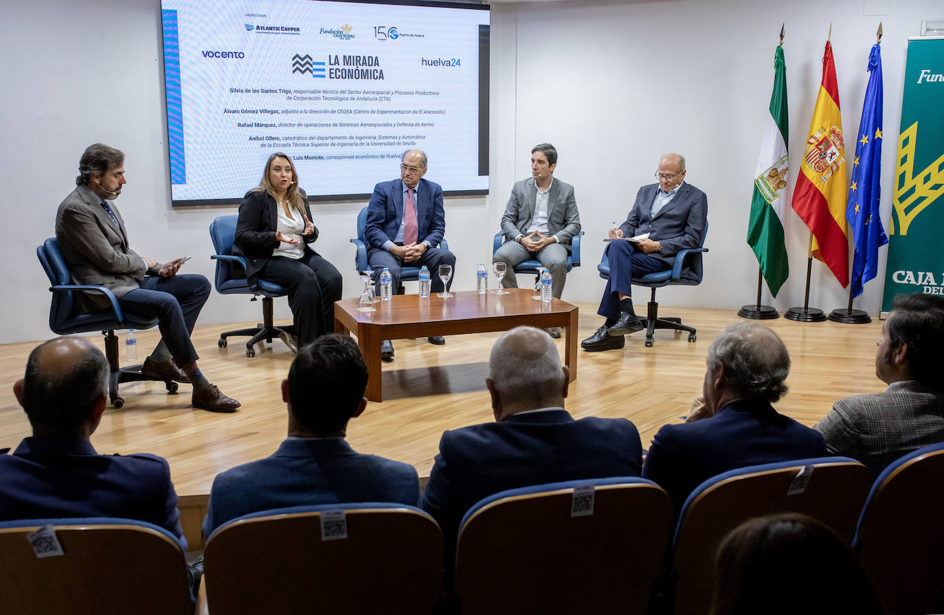 La mesa coloquio 'Un nuevo horizonte para la aeronáutica andaluza', en imágenes