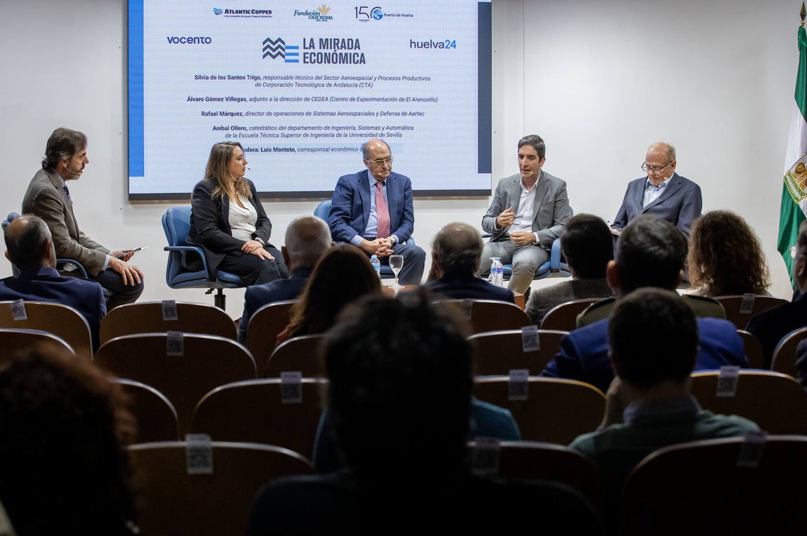 La mesa coloquio &#039;Un nuevo horizonte para la aeronáutica andaluza&#039;, en imágenes