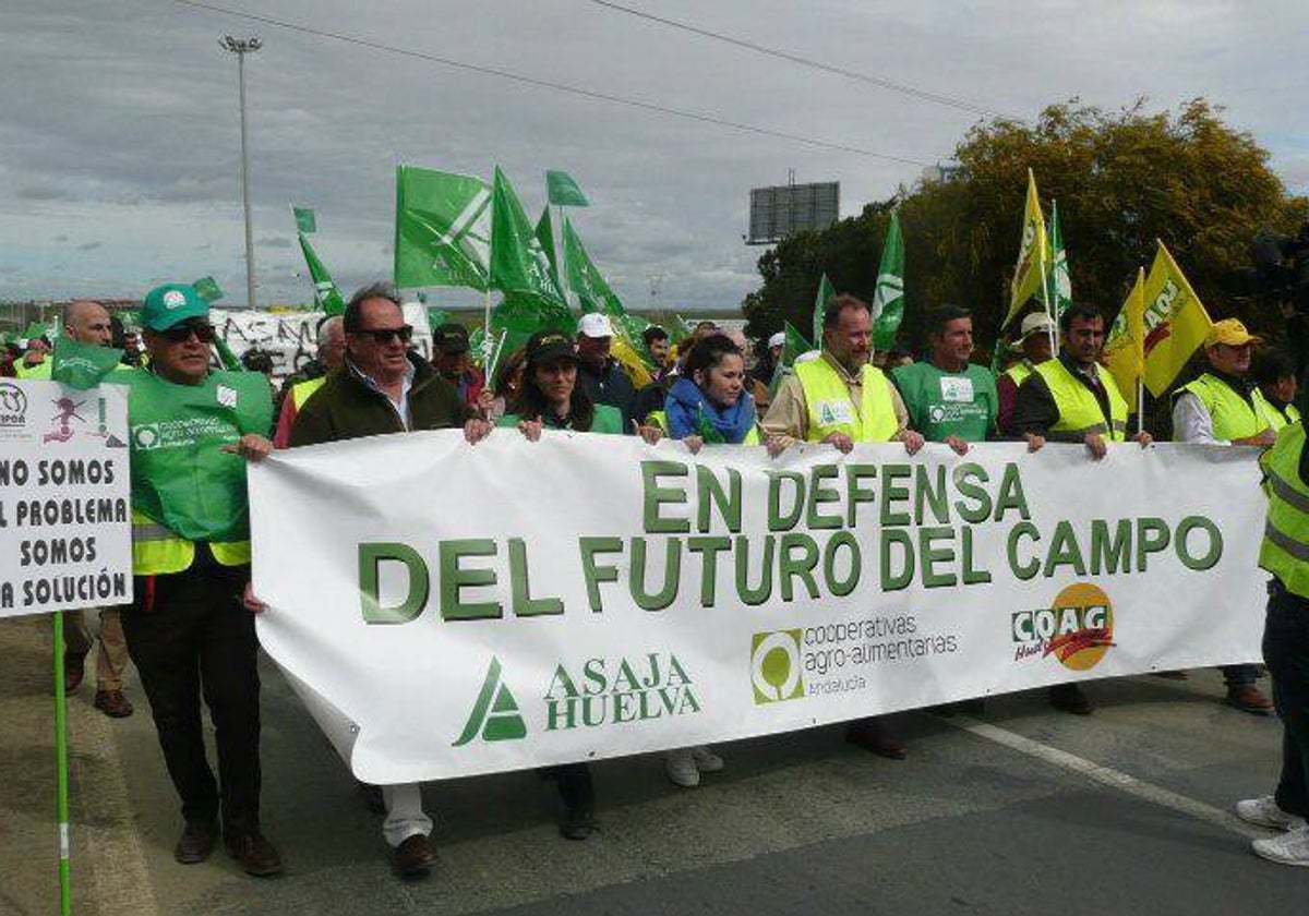 Imagen de archivo de una protesta de los agricultores onubenses