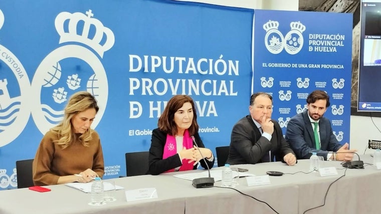 Rocío Blanco en su encuentro con representantes del sector empresarial de la provincia de Huelva