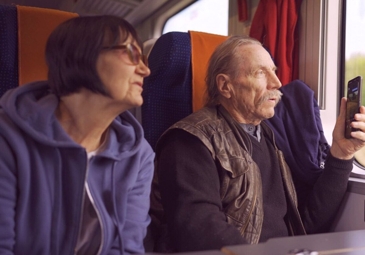 Imagen de archivo de dos personas mayores durante un viaje del Imserso