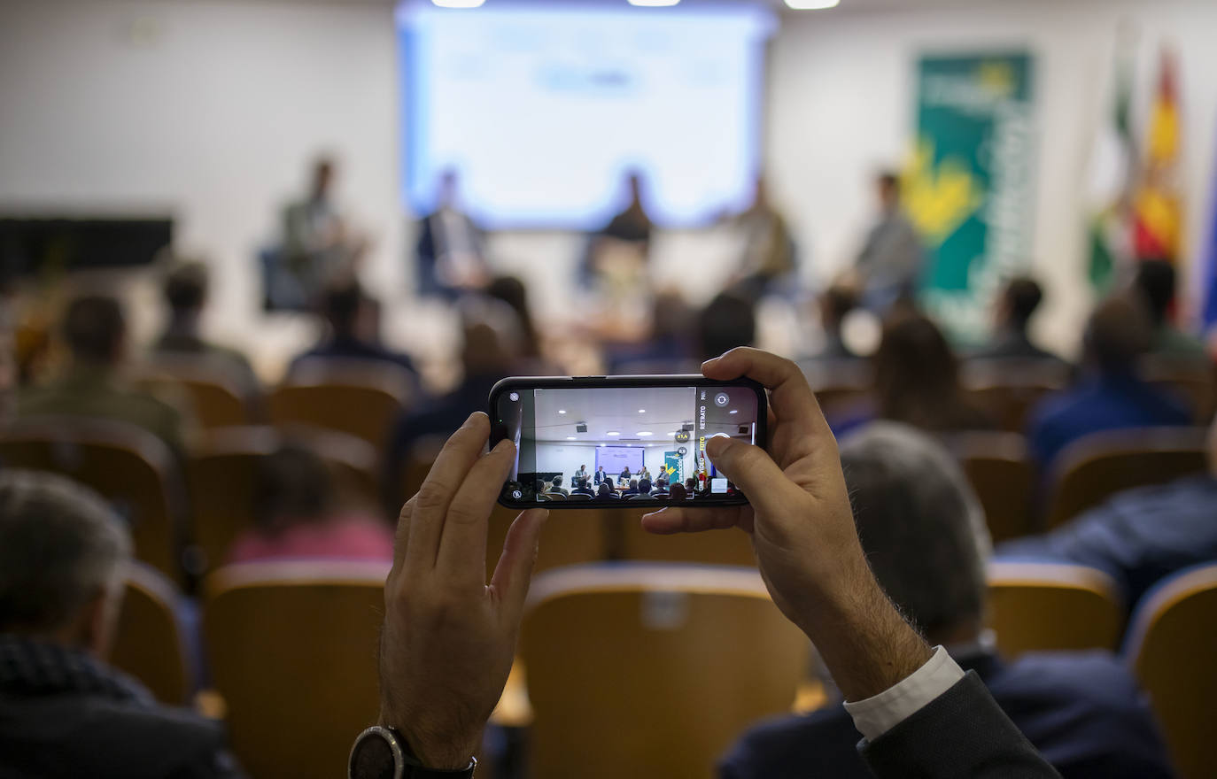 El coloquio &#039;Nuevas fronteras de la agricultura&#039;, en imágenes