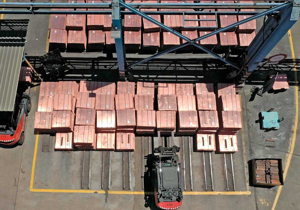 Interior de la planta de Atlantic Copper en Huelva