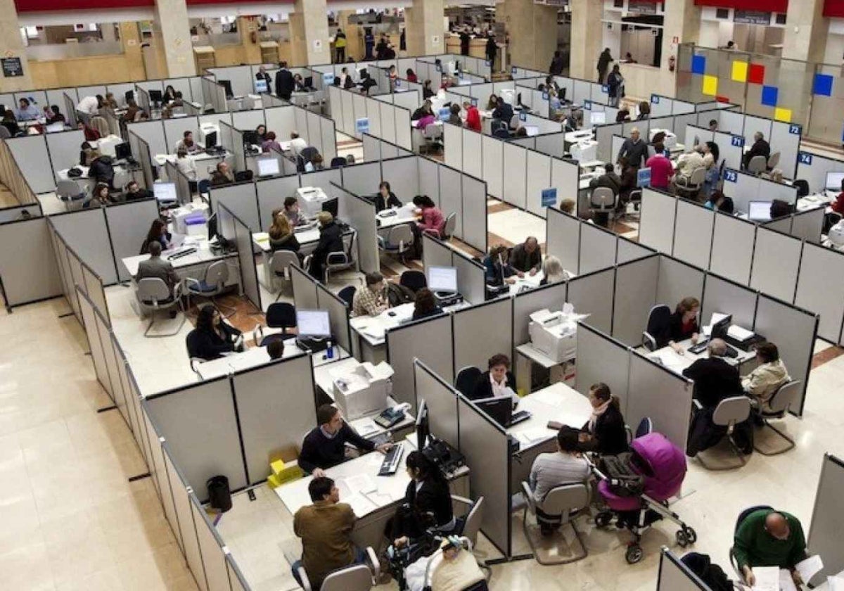 Oficinas de Hacienda durante una campaña de la declaración de la Renta