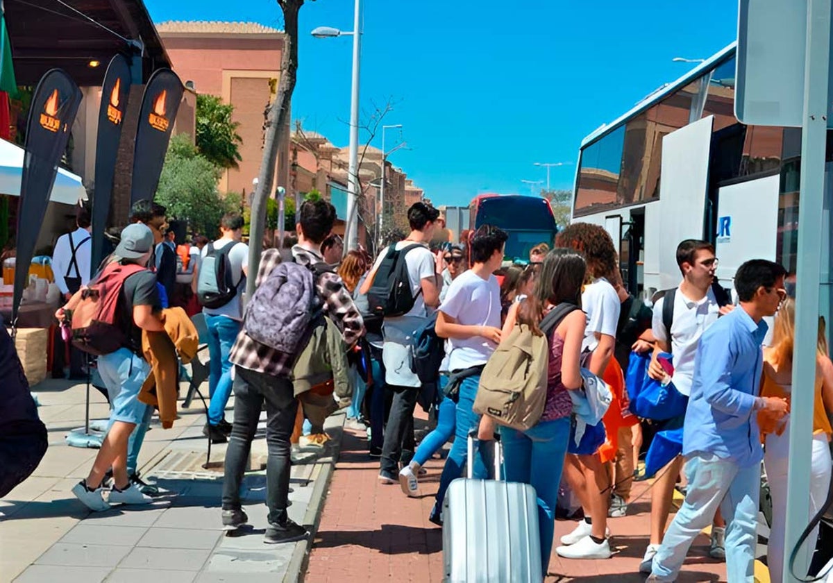 Turistas en un complejo hotelero de Punta Umbría