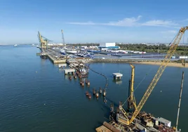 Las obras de construcción de una nueva doble rampa ro-ro en el Puerto de Huelva avanzan a buen ritmo
